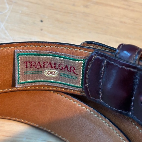 Vintage TRAFALGAR CORDOBA Calfskin Leather Belt Brass Buckle Mens 40" Mahogany - Picture 2 of 9